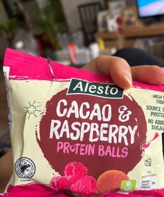 CACAO & RASPBERRY PROTEIN BALLS